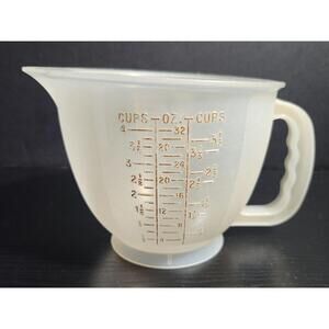 Tupperware 4 cup Mix N Stor Measuring mixing‎ pitcher